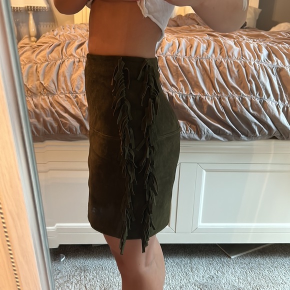 House of Harlow 1960 x Revolve fringe skirt - Picture 3 of 5